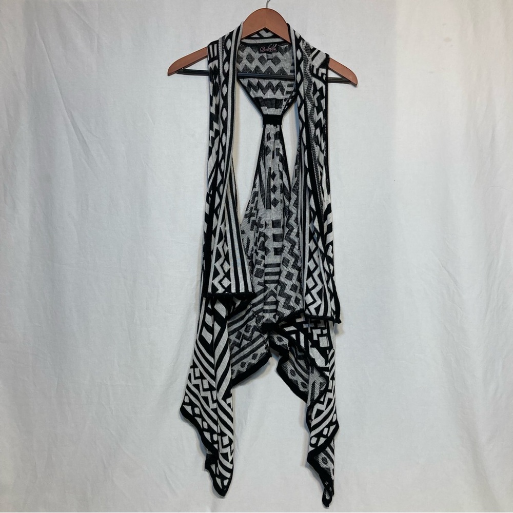 QUESTIONS BLACK & WHITE KNIT ASYMMETRICAL  Y2K COVER UP SIZE 3X